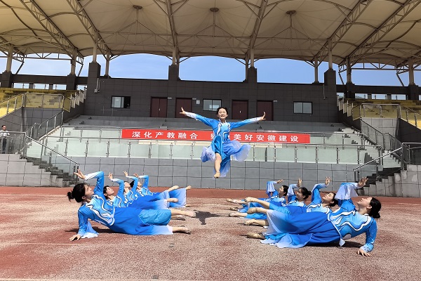 2025年5月19日，组织开展职教活动周升旗仪式暨节目展演活动3.jpg