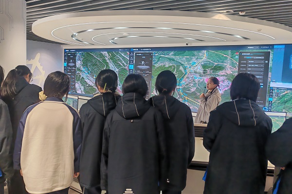 2026年3月20日,组织学生参观无人机展厅2.jpg 2026年3月20日,组织学生参观无人机展厅2.jpg